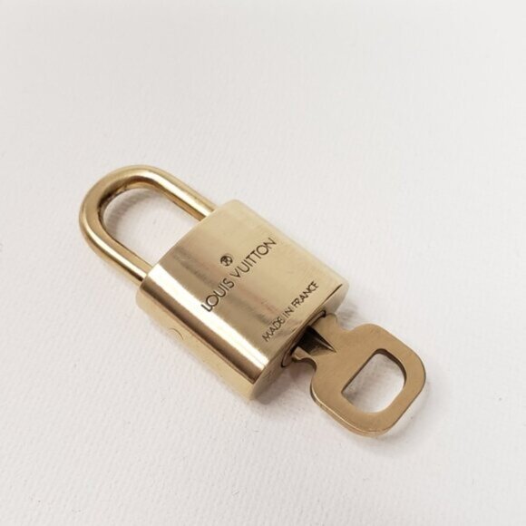Louis Vuitton Authentic Gold Padlock with Key Shiny - Picture 8 of 12